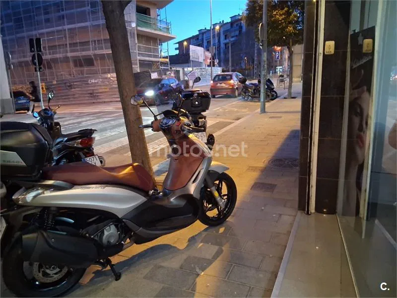 Piaggio Beverly – Vista 3