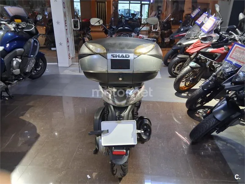 Piaggio Beverly – Vista 6