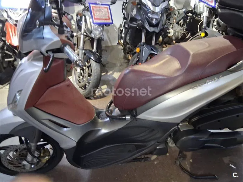 Piaggio Beverly – Vista 7