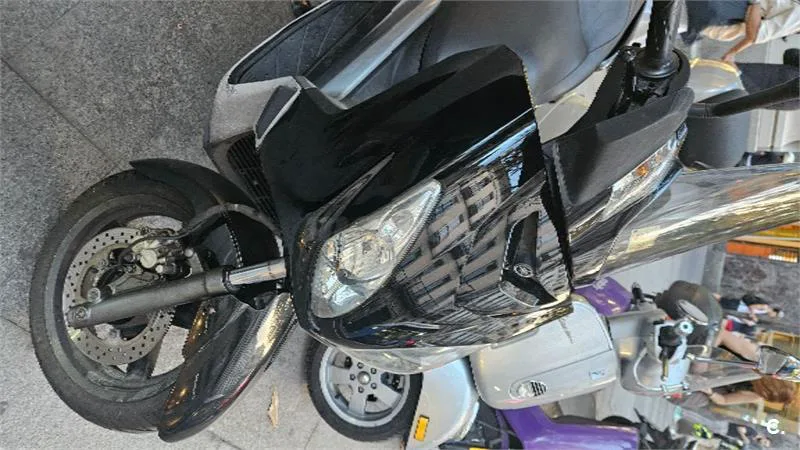 Yamaha XMAX 250 – Vista 7