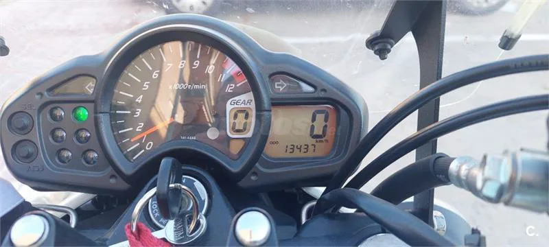 Suzuki Gladius 650 – Vista 4