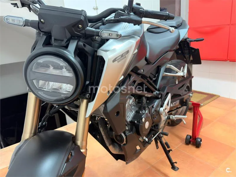 Honda CB 125 R – Vista 4