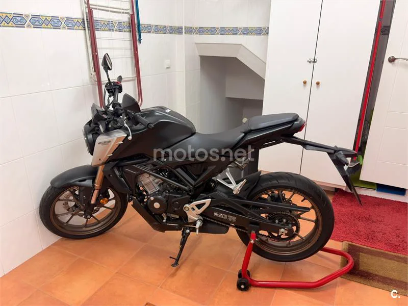 Honda CB 125 R – Vista 8