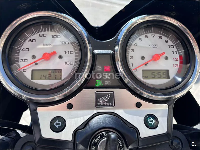 Honda VTR 250 – Vista 5