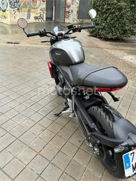 Triumph Trident 660 – Vista 7