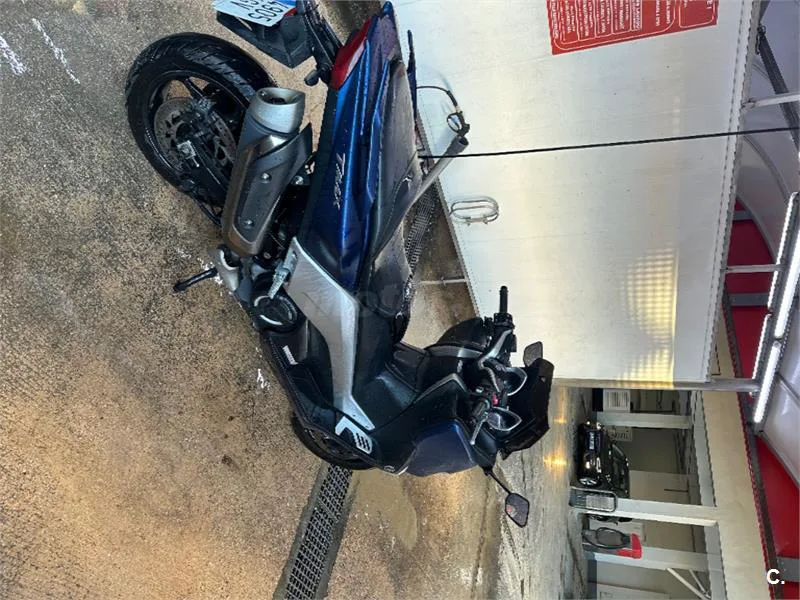 Yamaha TMAX – Vista 2