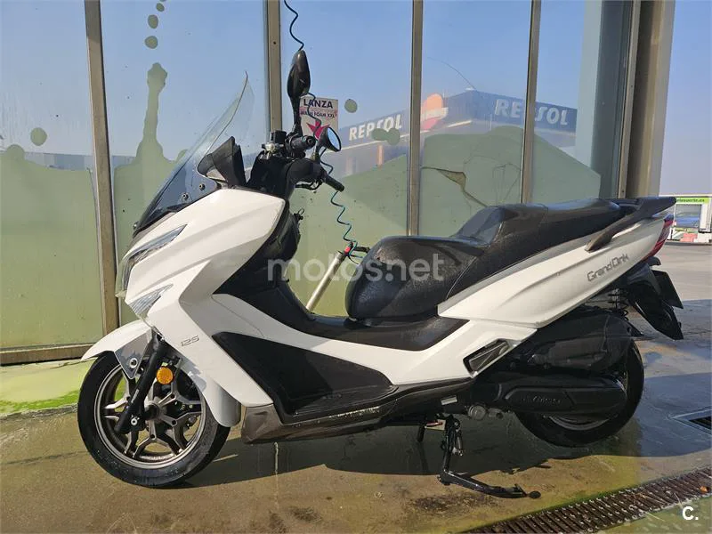 Kymco Grand Dink 125 2500 € 2019 Cáceres - 1