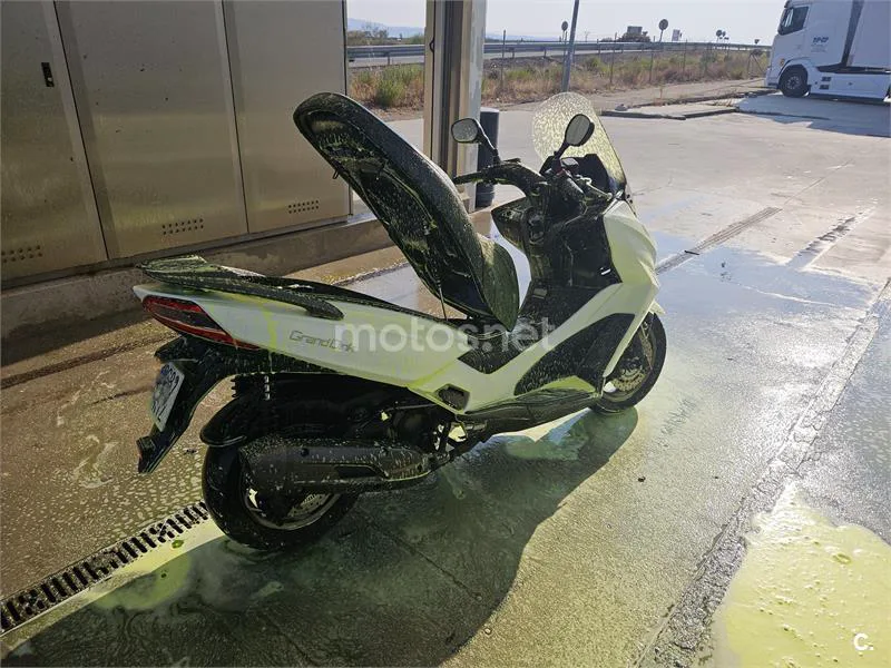 Kymco Grand Dink 125 – Vista 3