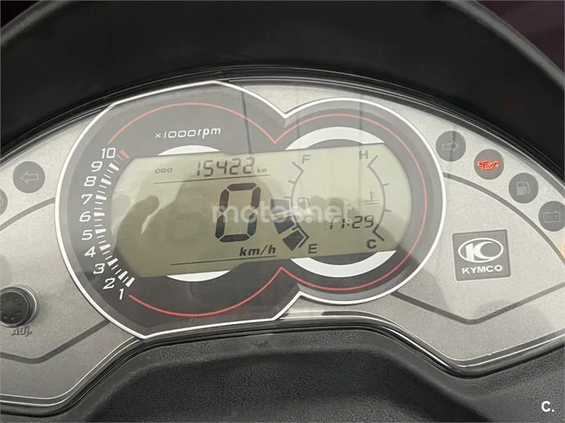 Kymco K-XCT 300i – Vista 3
