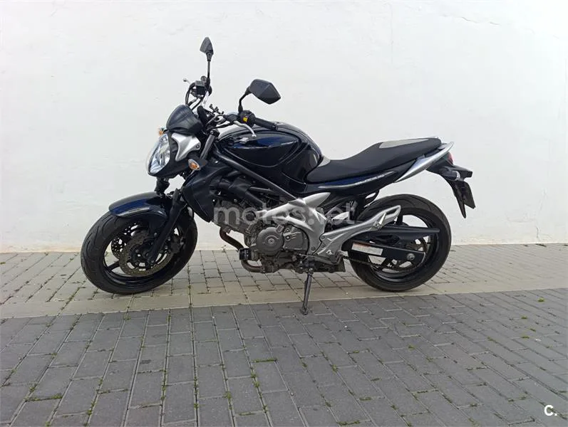 Suzuki Gladius 650 – Vista 2