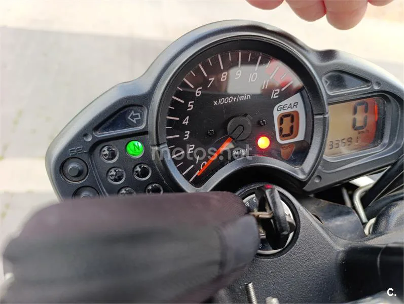 Suzuki Gladius 650 – Vista 11