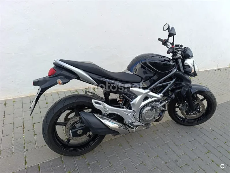 Suzuki Gladius 650 – Vista 4