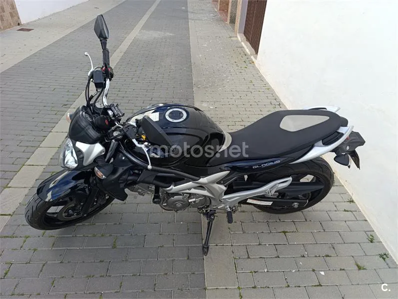 Suzuki Gladius 650 – Vista 6