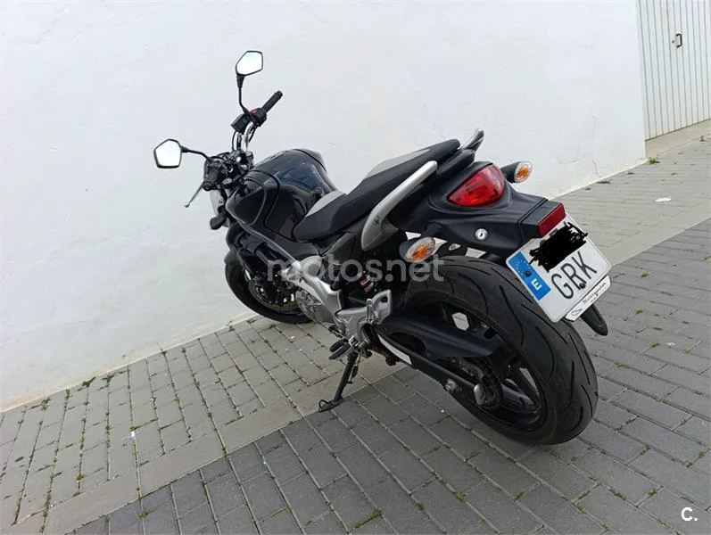 Suzuki Gladius 650 – Vista 9