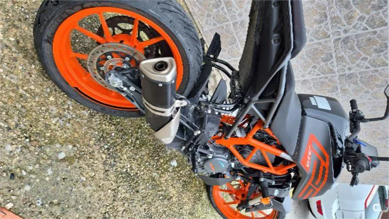 KTM 125 – Vista 6