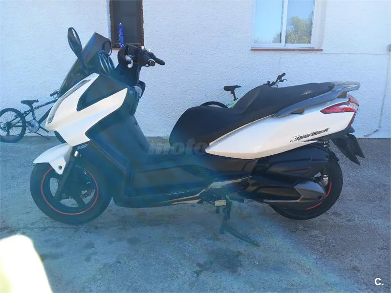Kymco Super Dink 300i – Vista 3