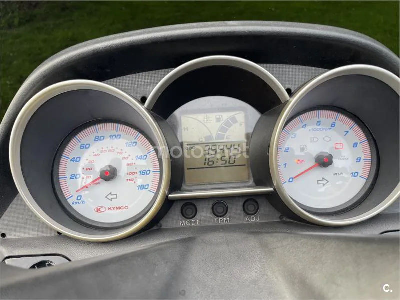 Kymco Super Dink 300i – Vista 4