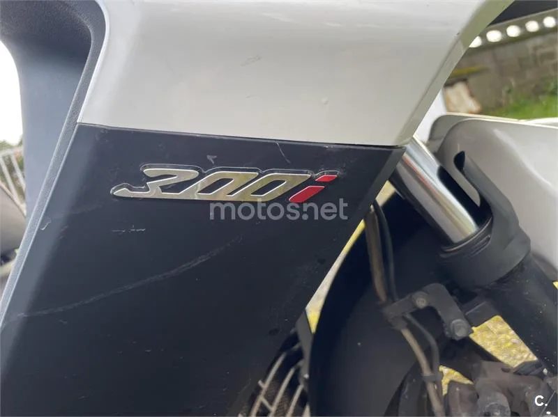 Kymco Super Dink 300i – Vista 6