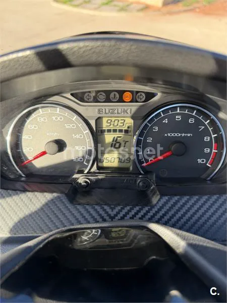 Suzuki Burgman 400 – Vista 4