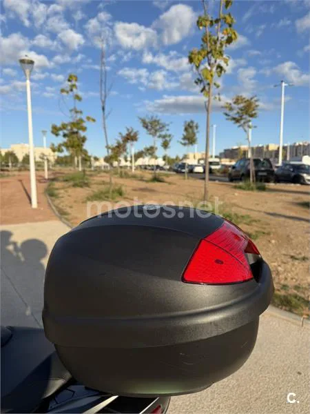 Suzuki Burgman 400 – Vista 5