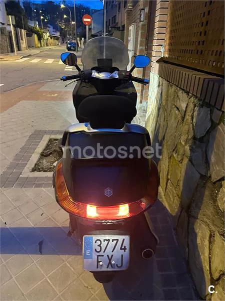 Piaggio X EVO 250 – Vista 3