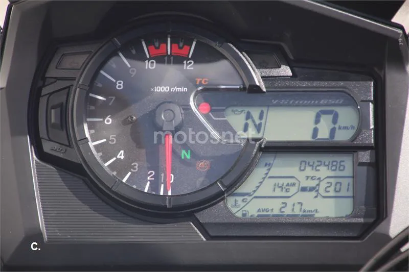 Suzuki V-Strom 650 – Vista 10
