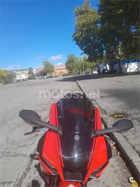 Yamaha R1 – Vista 17