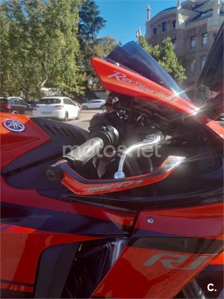 Yamaha R1 – Vista 18
