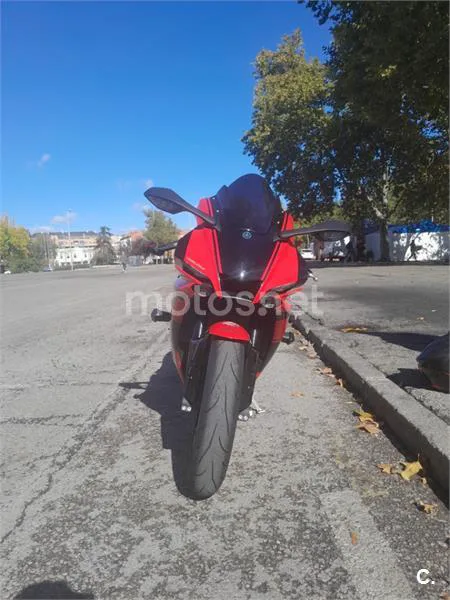 Yamaha R1 – Vista 24