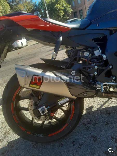 Yamaha R1 – Vista 35