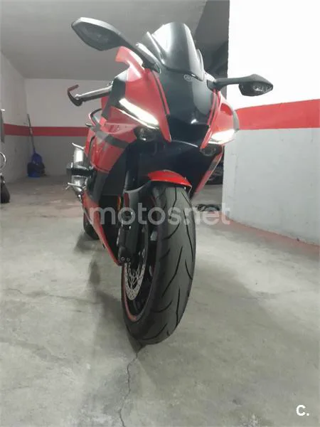 Yamaha R1 – Vista 41