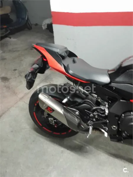 Yamaha R1 – Vista 43