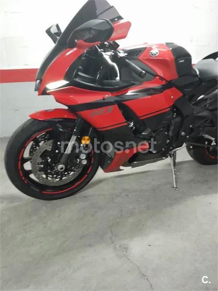 Yamaha R1 – Vista 46