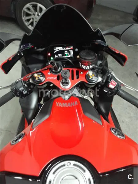 Yamaha R1 – Vista 48