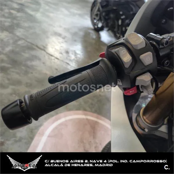 Triumph Speed Triple – Vista 9