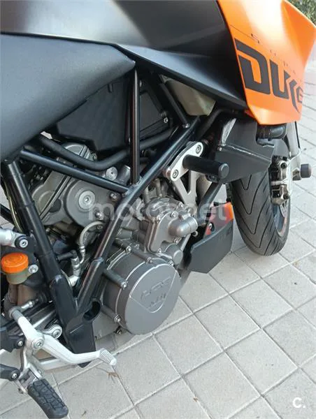 KTM 990 SUPER DUKE – Vista 3
