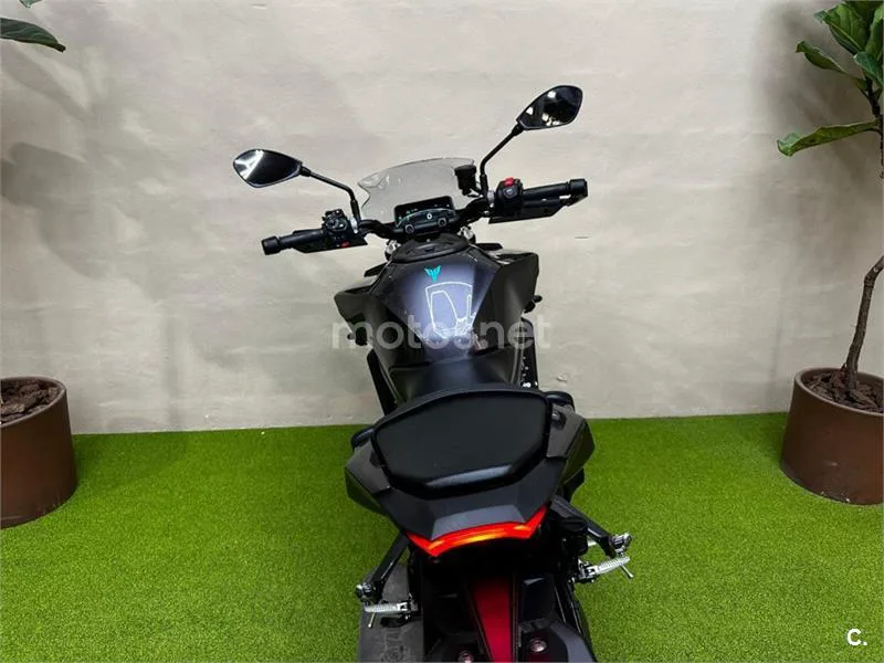 Yamaha MT-09 – Vista 12