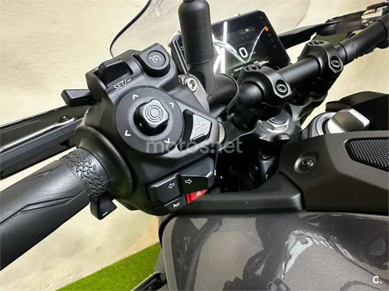 Yamaha MT-09 – Vista 8