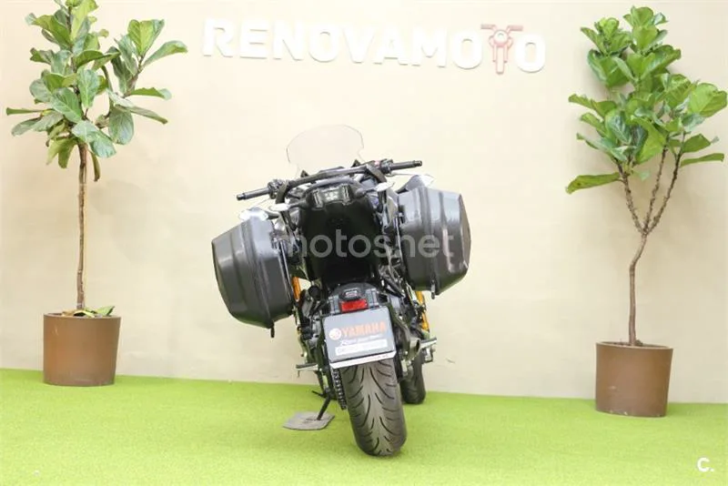 Yamaha Niken – Vista 3