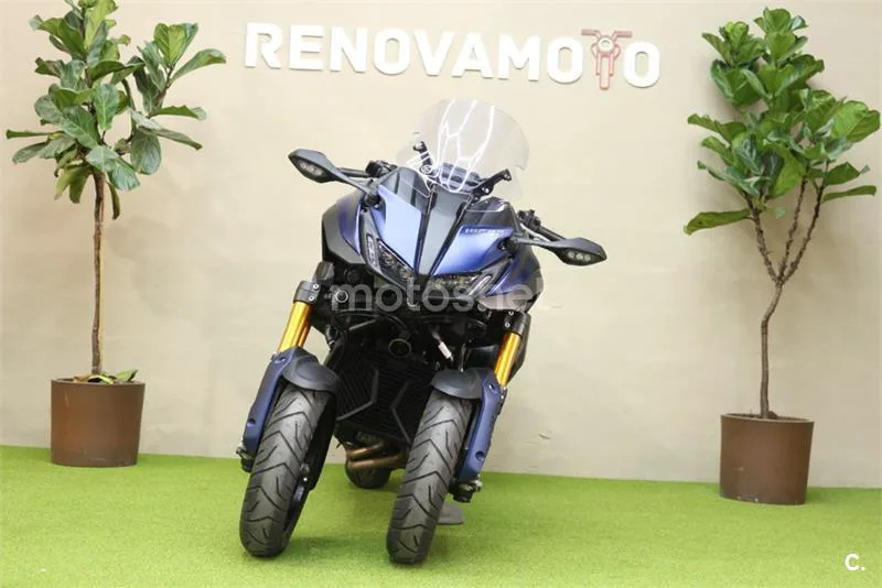 Yamaha Niken – Vista 5