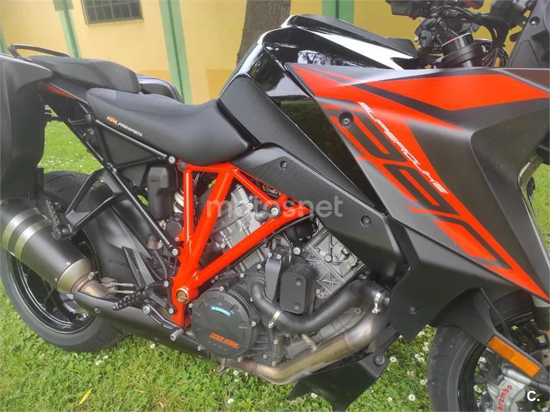 KTM 1290 Super Duke GT – Vista 12