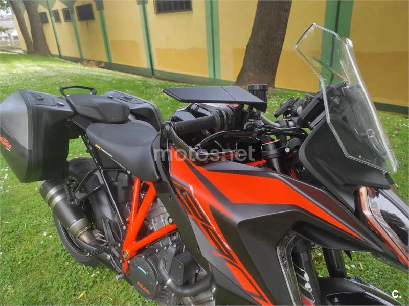 KTM 1290 Super Duke GT – Vista 13