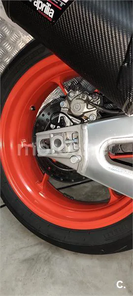 Aprilia RSV4 – Vista 22