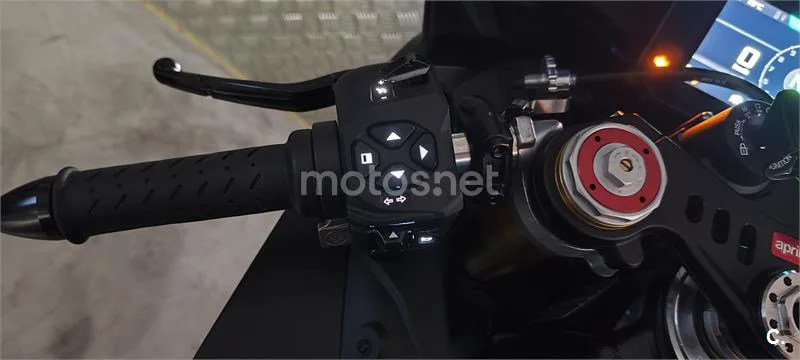 Aprilia RSV4 – Vista 23