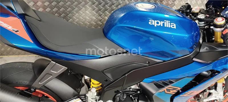 Aprilia RSV4 – Vista 7