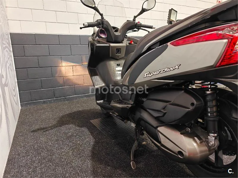 Kymco Super Dink 300 – Vista 6