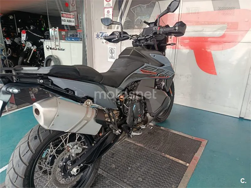 KTM 890 – Vista 6