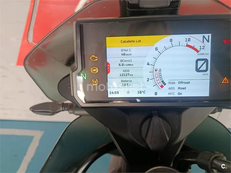 KTM 890 – Vista 8