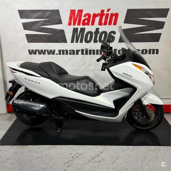 Honda Forza 300 – Vista 3