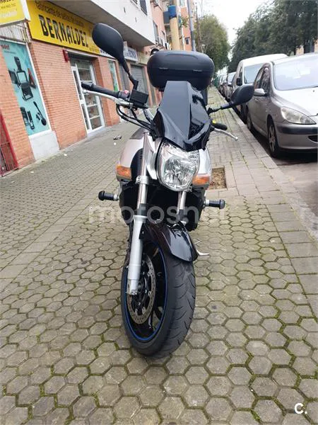 Suzuki GSR 600 – Vista 2